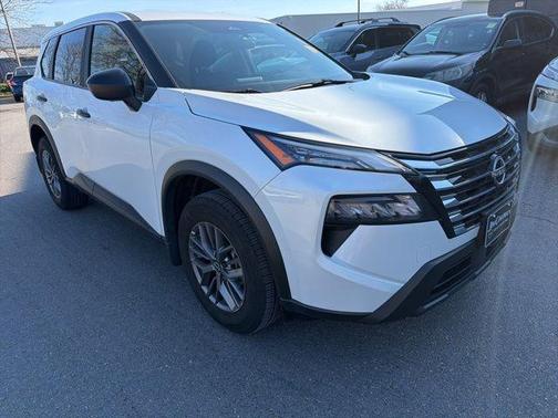 Everest White Pearl 2025 Nissan Rogue S