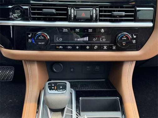 2025 Nissan Pathfinder Platinum 4WD