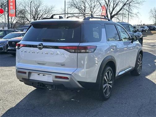 2025 Nissan Pathfinder Platinum 4WD