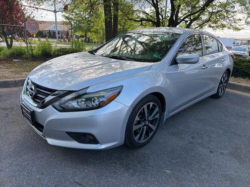 Brilliant Silver 2016 Nissan Altima 2.5 SR