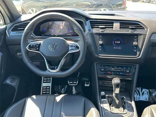 2024 Volkswagen Tiguan 2.0T SE R-Line Black