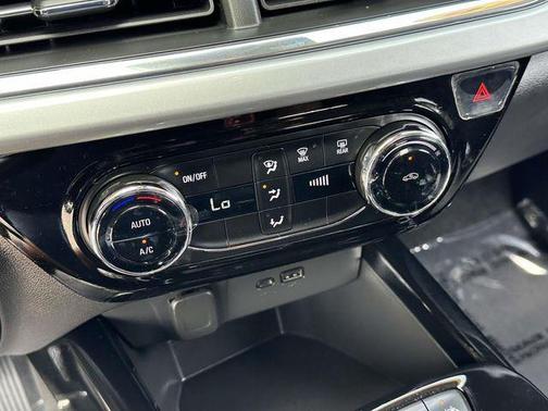 Mosaic Black Metallic 2026 Chevrolet Trax LT