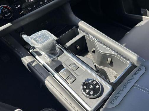 Super Black 2026 Nissan Pathfinder SL