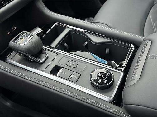 2025 Nissan Pathfinder Platinum 4WD