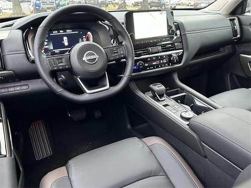 2025 Nissan Pathfinder Platinum 4WD