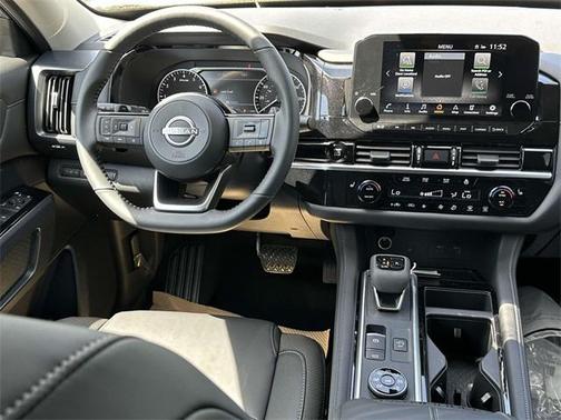 2025 Nissan Pathfinder SL 4WD