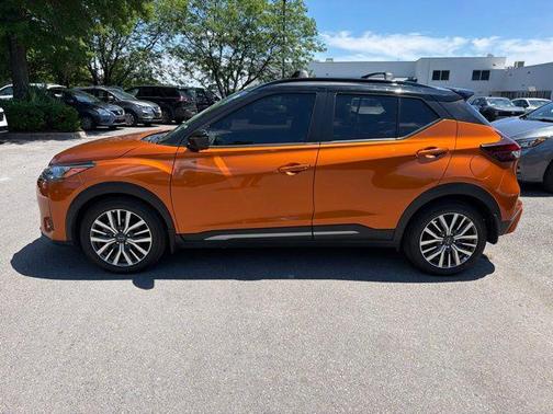 Monarch Orange Metallic/Super Black 2024 Nissan Kicks SR