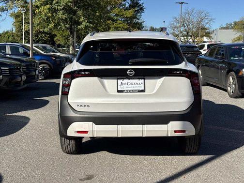 White 2027 Nissan Kicks SV