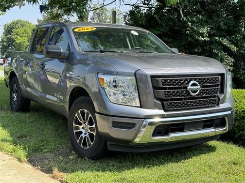 2022 Nissan Titan SV
