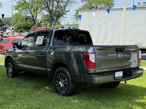 2022 Nissan Titan SV