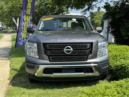 2022 Nissan Titan SV