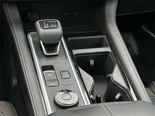 2022 Nissan Pathfinder SL 4WD