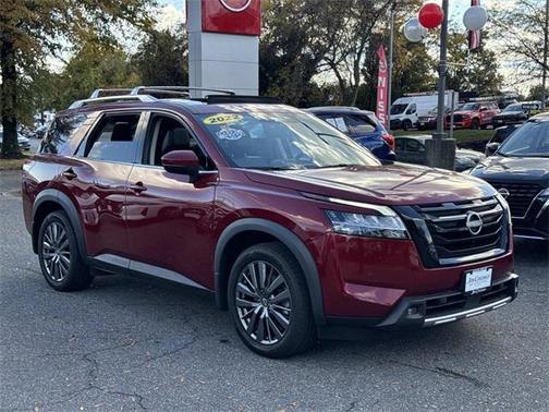2022 Nissan Pathfinder SL 4WD