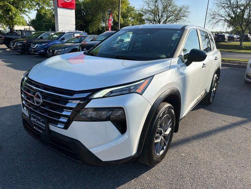 Everest White Pearl 2024 Nissan Rogue S