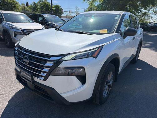 Everest White Pearl 2024 Nissan Rogue S