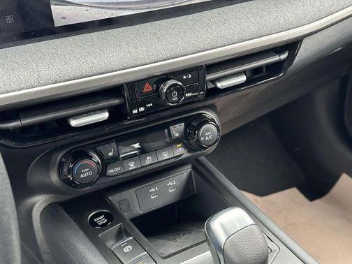 Super Black 2026 Nissan Kicks SV