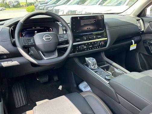 Scarlet Ember Tintcoat/Super Black 2026 Nissan Pathfinder Platinum