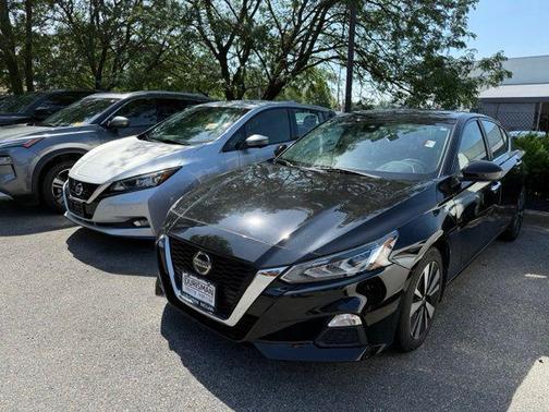 Super Black 2021 Nissan Altima 2.5 SV