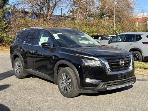 2025 Nissan Pathfinder SL 4WD