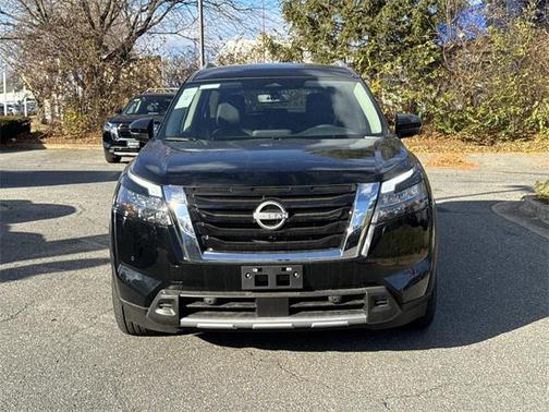 2025 Nissan Pathfinder SL 4WD