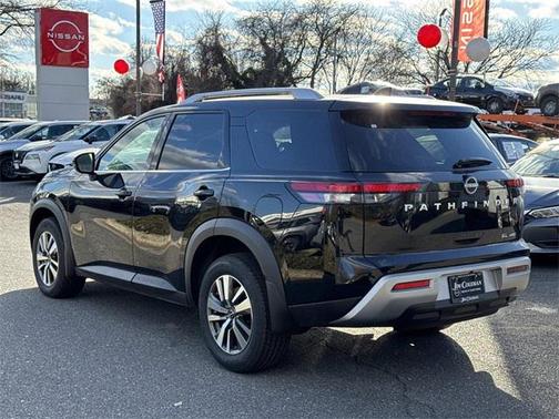 2025 Nissan Pathfinder SL 4WD