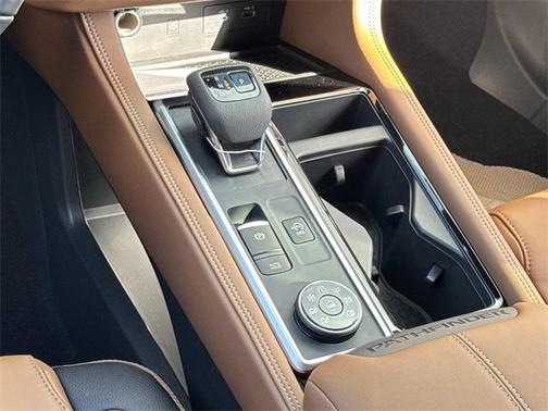 2025 Nissan Pathfinder Platinum 4WD