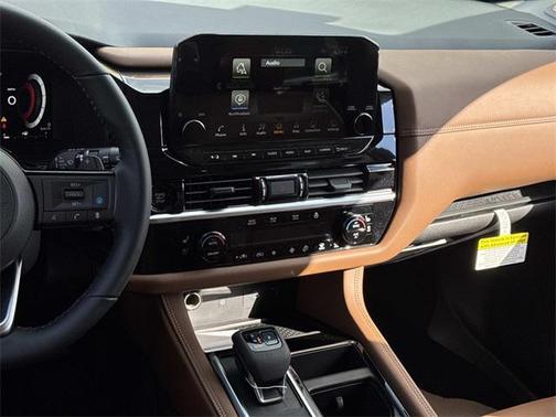 2025 Nissan Pathfinder Platinum 4WD