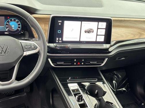 2024 Volkswagen Atlas 2.0T SE w/Technology 4MOTION