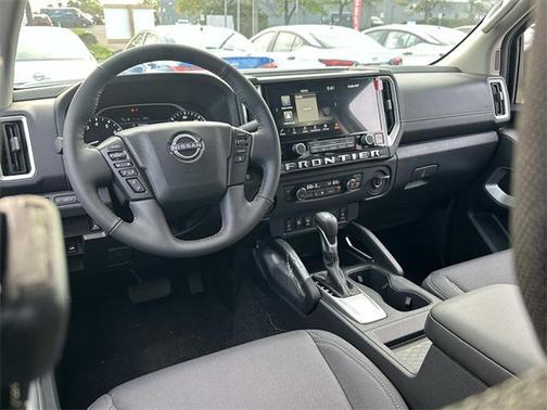 2025 Nissan Frontier SV