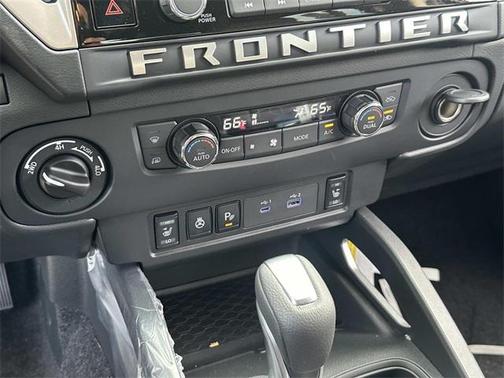 2025 Nissan Frontier SV