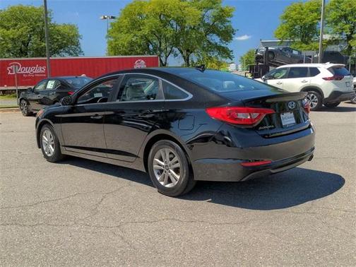 Photo 2 of 32 of 2017 Hyundai Sonata Base
