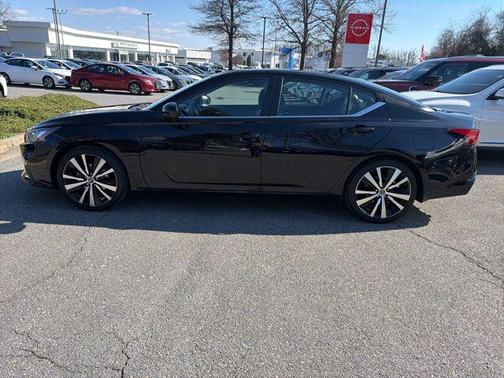 2022 Nissan Altima SR FWD