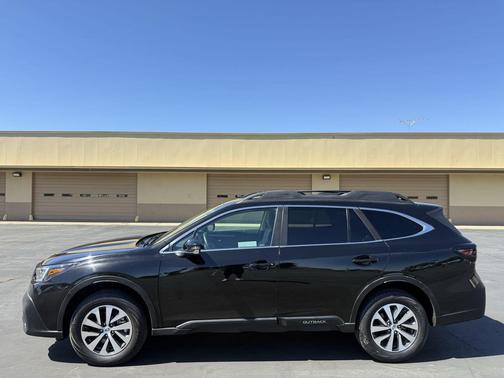 Crystal Black Silica 2022 Subaru Outback Premium