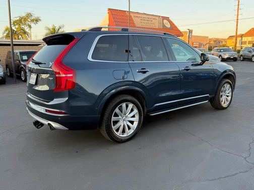 2018 Volvo XC90 T5 Momentum