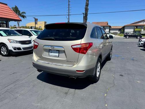 Satin Beige Metallic 2009 Hyundai Veracruz GLS