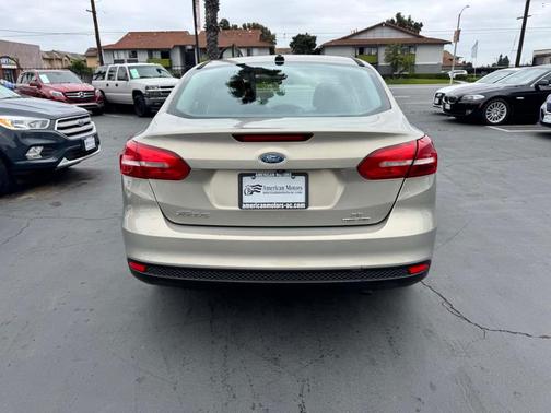 Ingot Silver 2016 Ford Focus SE