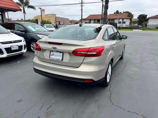 Ingot Silver 2016 Ford Focus SE