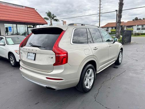 Bright Silver Metallic 2016 Volvo XC90 T5 Momentum