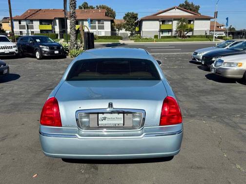 2011 Lincoln Town Car Signature Limited