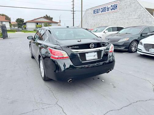 Super Black 2015 Nissan Altima 2.5 SV
