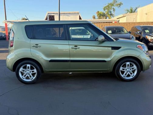 2011 Kia Soul +