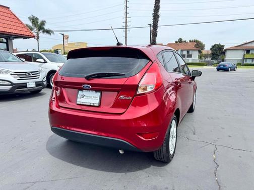 Ruby Red Metallic Tinted Clearcoat 2016 Ford Fiesta SE