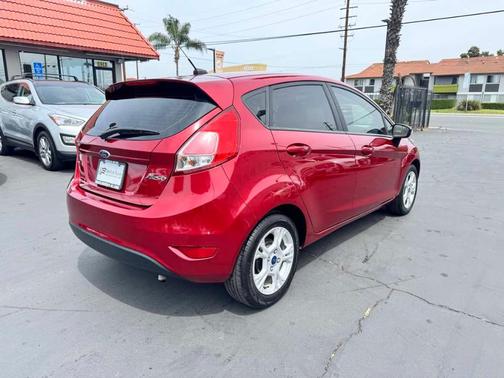 Ruby Red Metallic Tinted Clearcoat 2016 Ford Fiesta SE