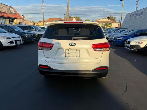 2016 Kia Sorento LX