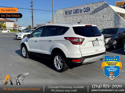 White Platinum Tri-Coat Metallic 2017 Ford Escape SE