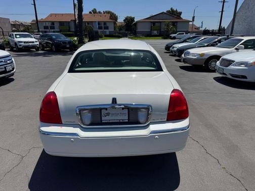 2005 Lincoln Town Car Signature Limited