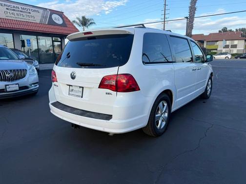 2014 Volkswagen Routan SEL Premium