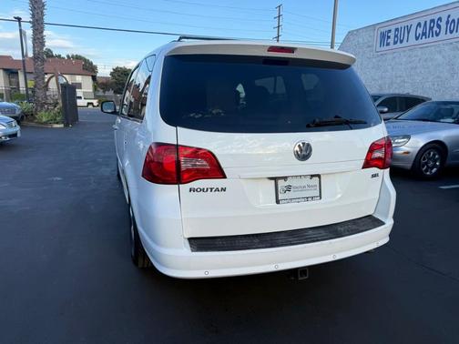 2014 Volkswagen Routan SEL Premium