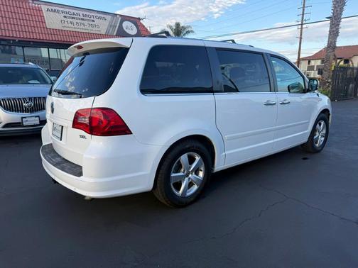 2014 Volkswagen Routan SEL Premium