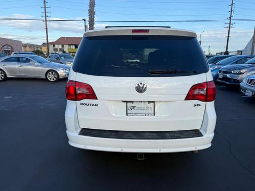 2014 Volkswagen Routan SEL Premium